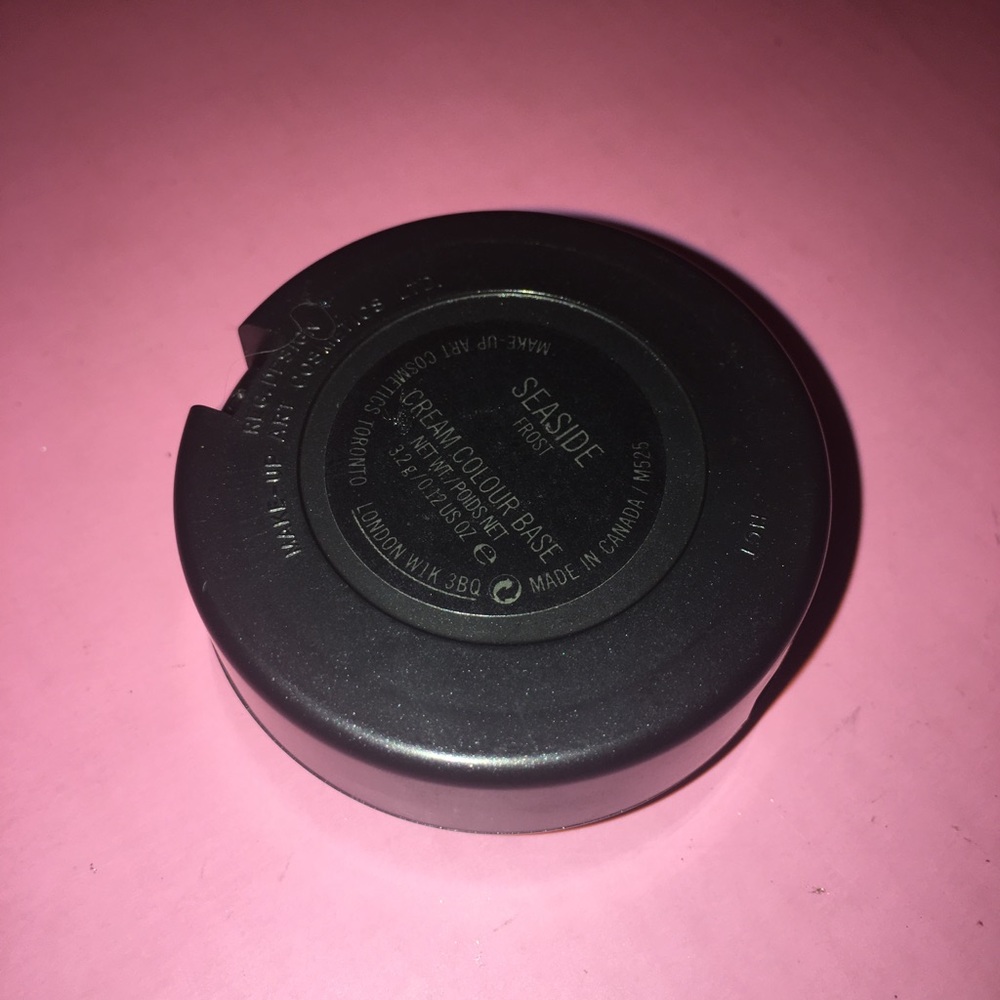 Mac cream color base in sea side